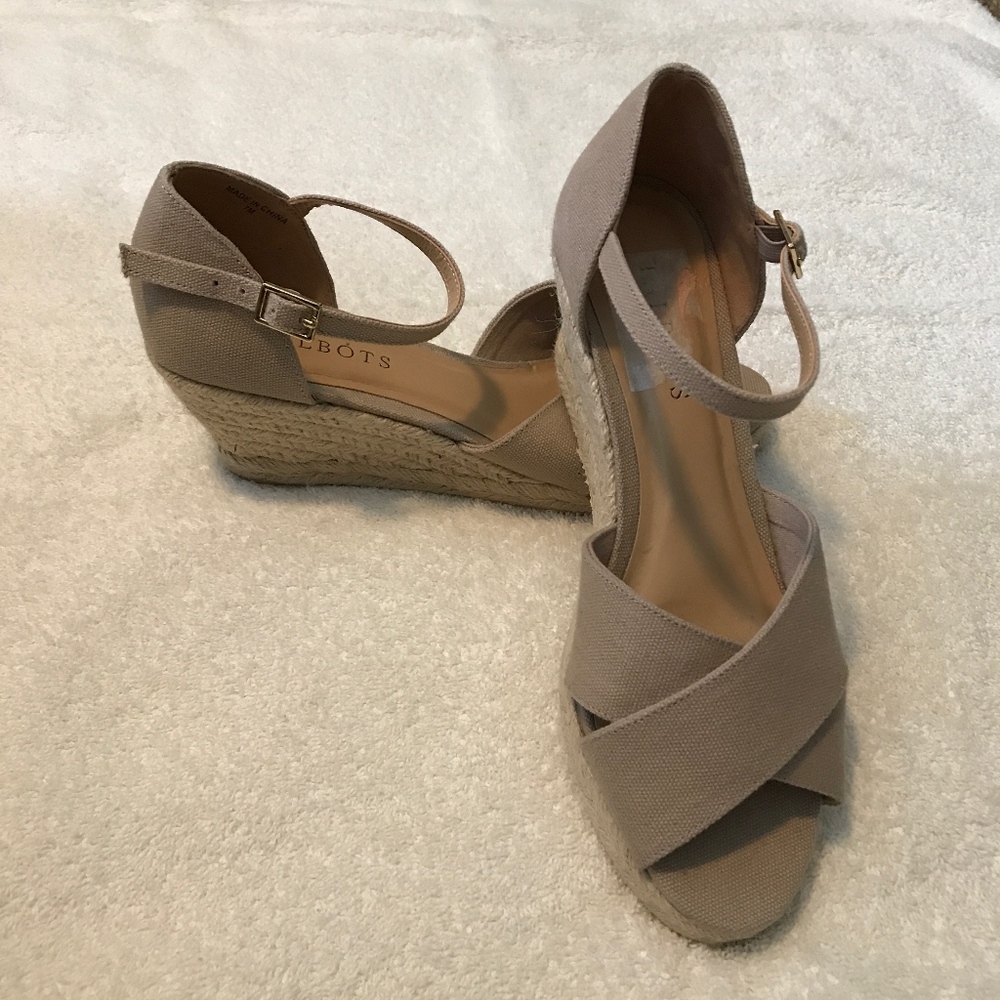 Like new tan Talbots canvas espadrilles